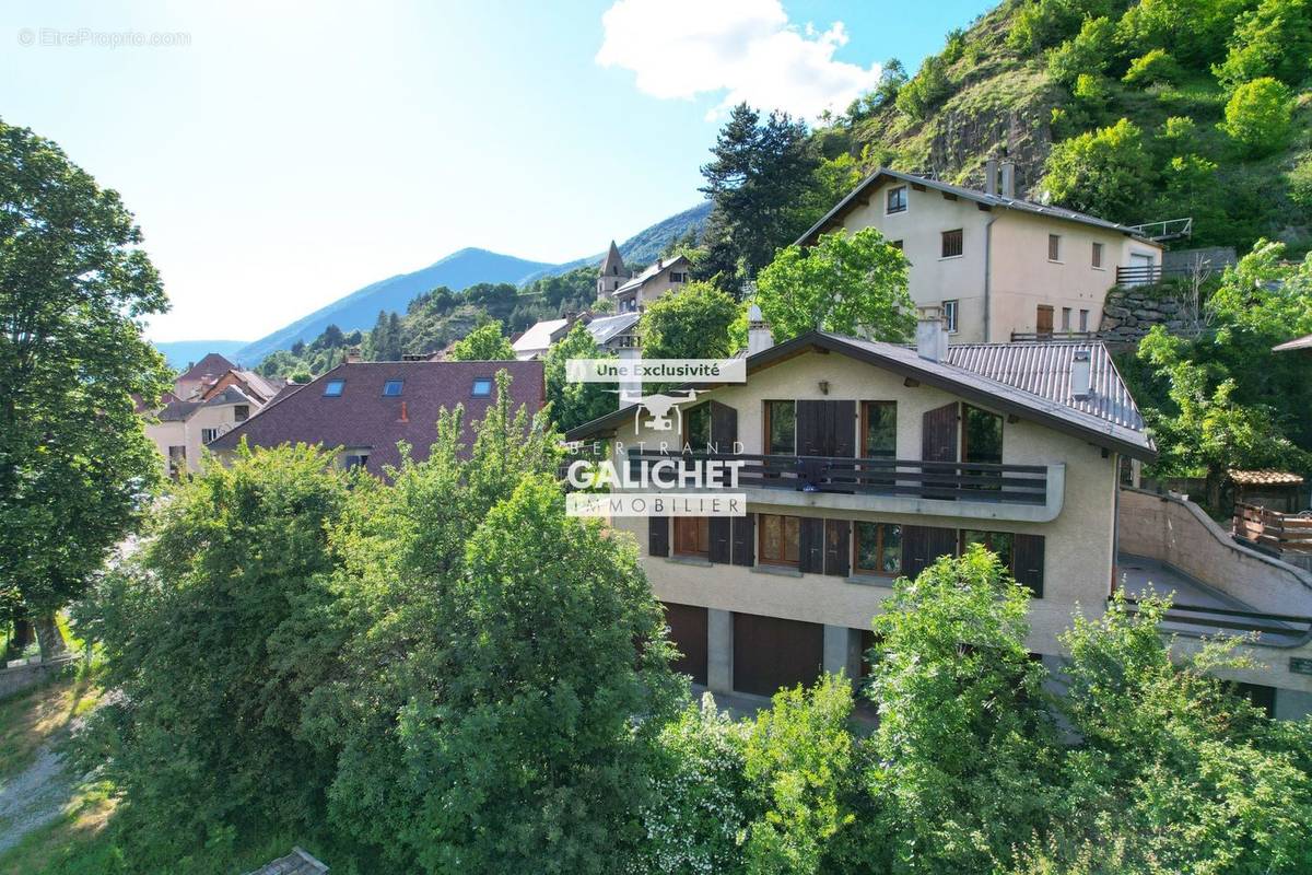 Maison à LA ROCHE-DES-ARNAUDS