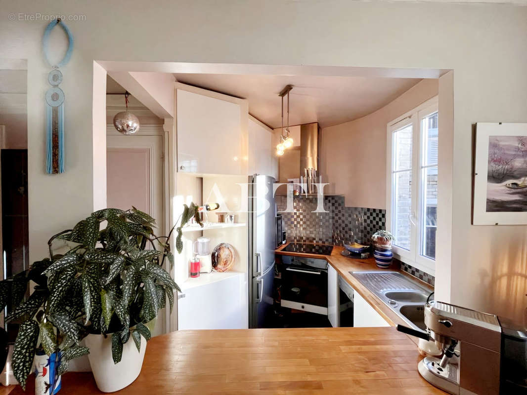 Appartement à PARIS-18E