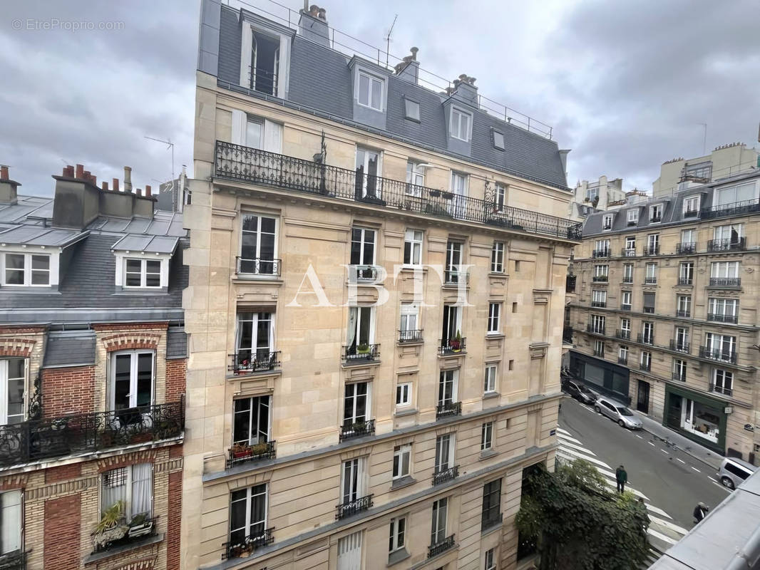 Appartement à PARIS-18E