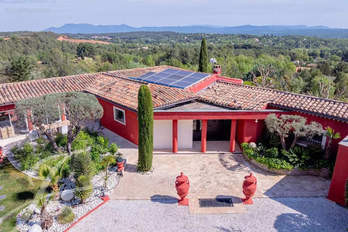 Maison à CHATEAUNEUF-LE-ROUGE