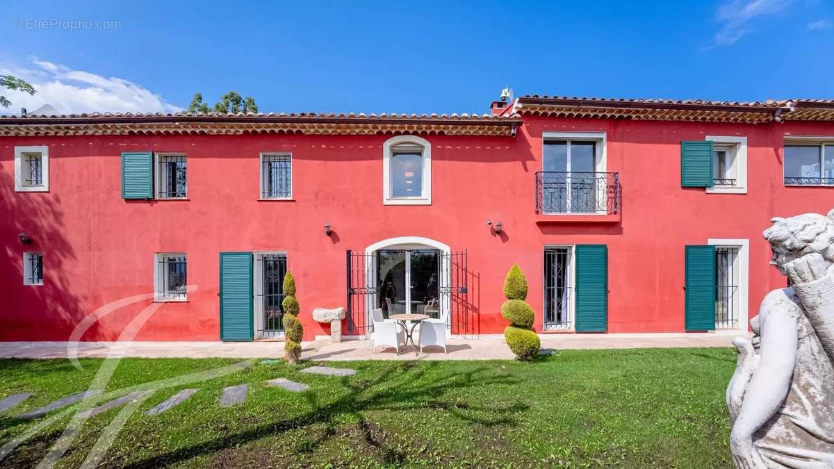 Maison à CHATEAUNEUF-LE-ROUGE