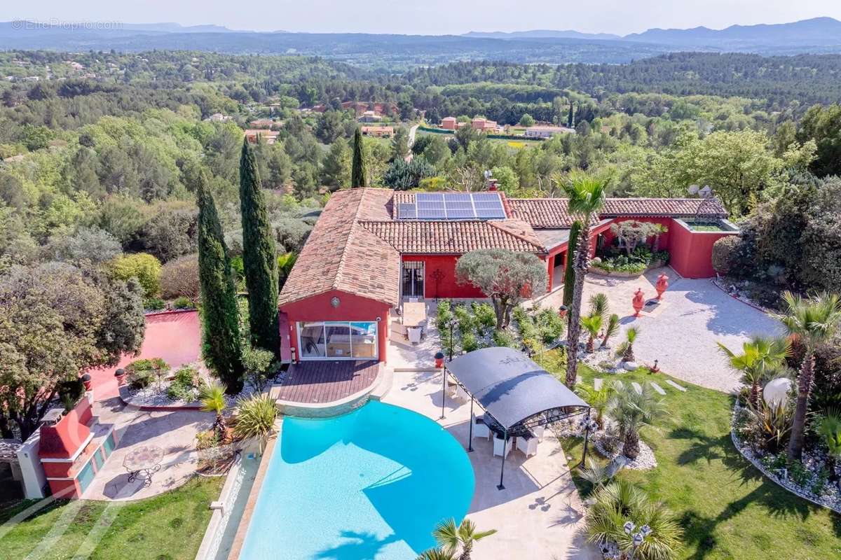 Maison à CHATEAUNEUF-LE-ROUGE