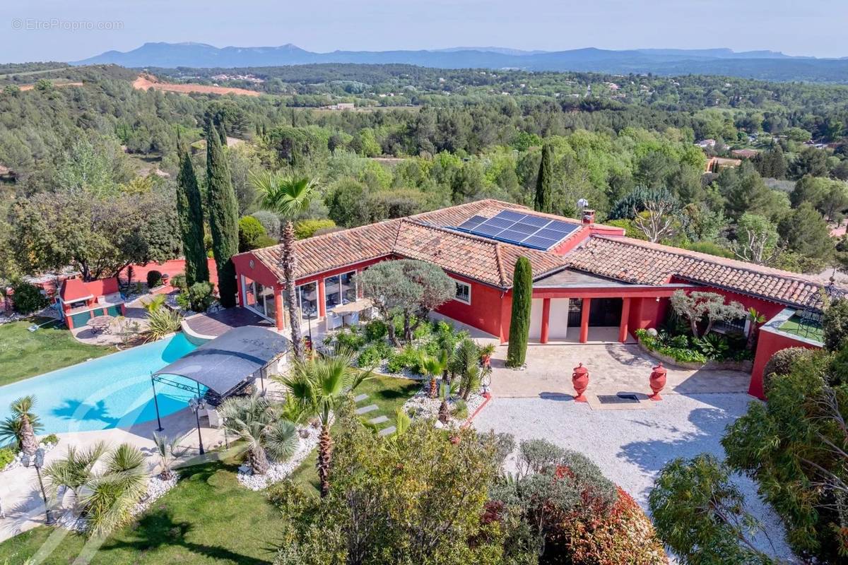 Maison à CHATEAUNEUF-LE-ROUGE