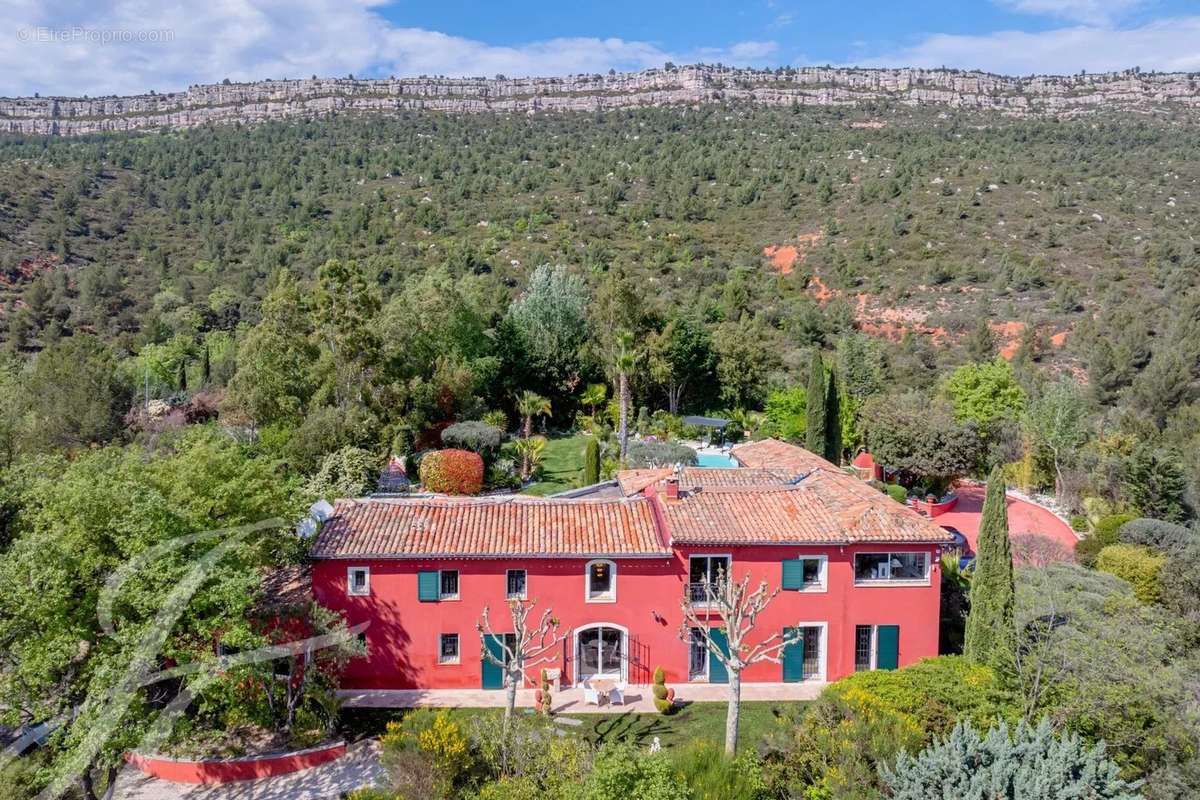 Maison à CHATEAUNEUF-LE-ROUGE