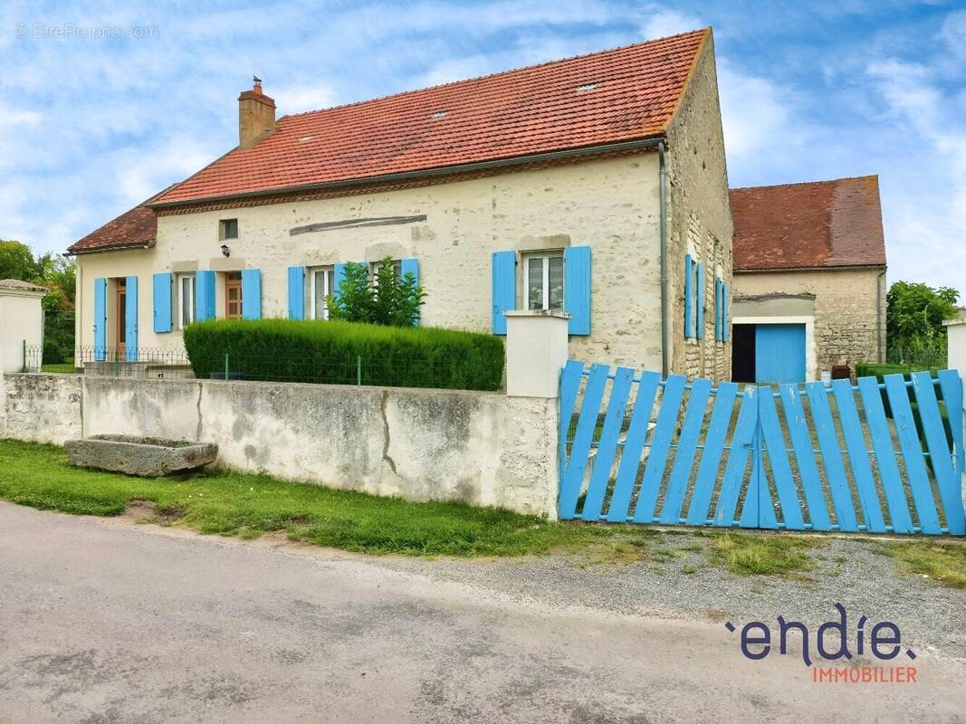 Maison à CHARROUX