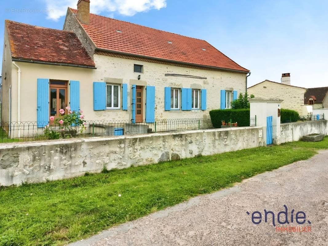 Maison à CHARROUX