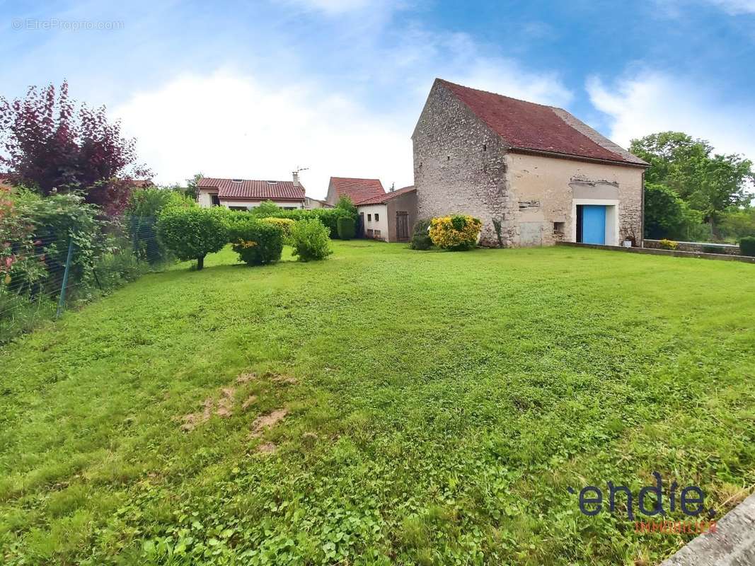 Maison à CHARROUX