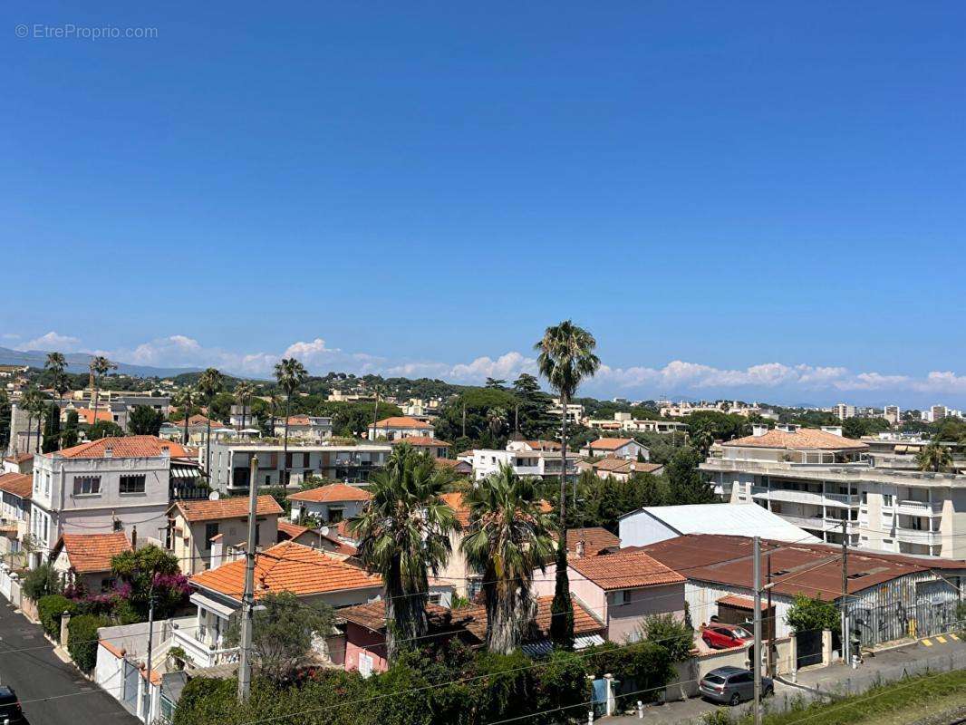 Appartement à VALLAURIS