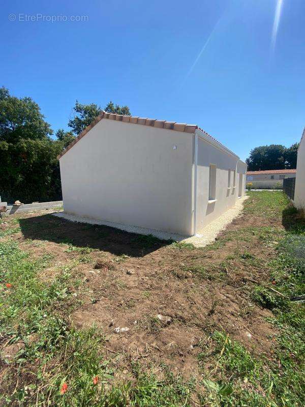 Maison à L&#039;EGUILLE