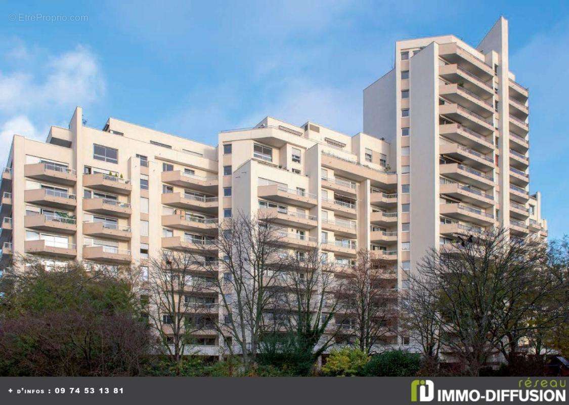 Appartement à COURBEVOIE