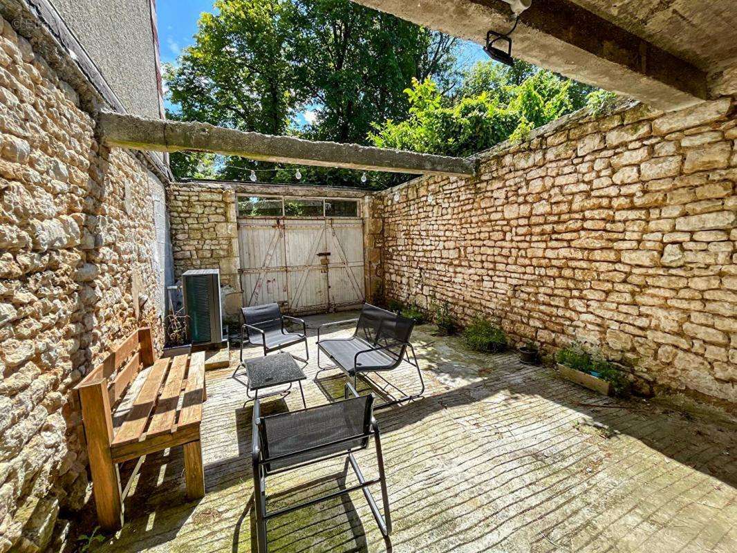 Maison à COULONGES-SUR-L&#039;AUTIZE