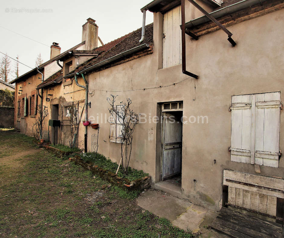 Maison à SAINT-GERAND-LE-PUY