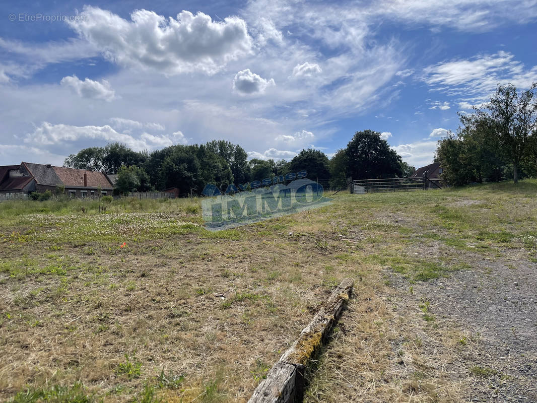 Terrain à BEAUMETZ-LES-LOGES