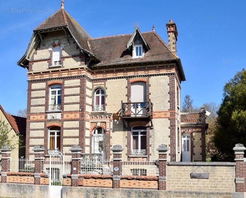 Maison à ESTISSAC