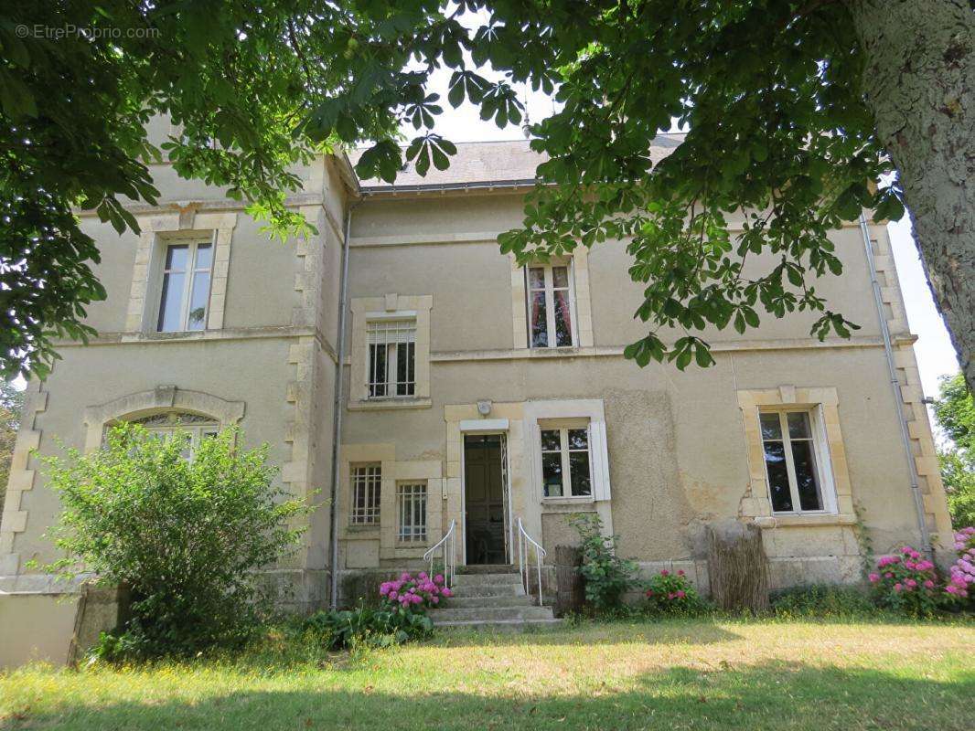 Maison à SAINTE-GEMME-LA-PLAINE