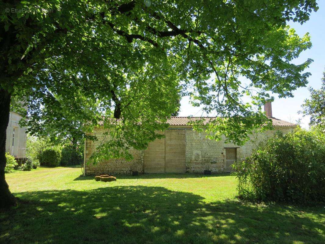 Maison à SAINTE-GEMME-LA-PLAINE