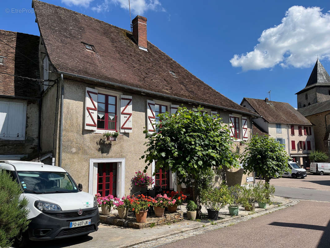 Maison à COUSSAC-BONNEVAL