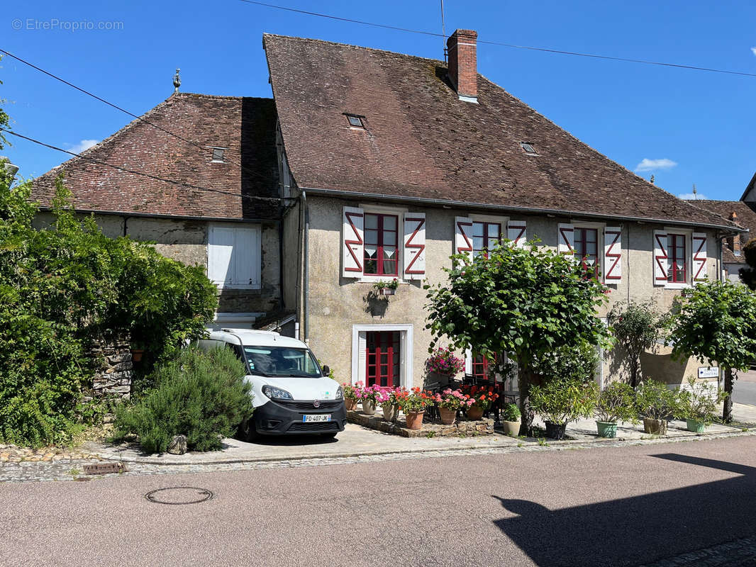 Maison à COUSSAC-BONNEVAL