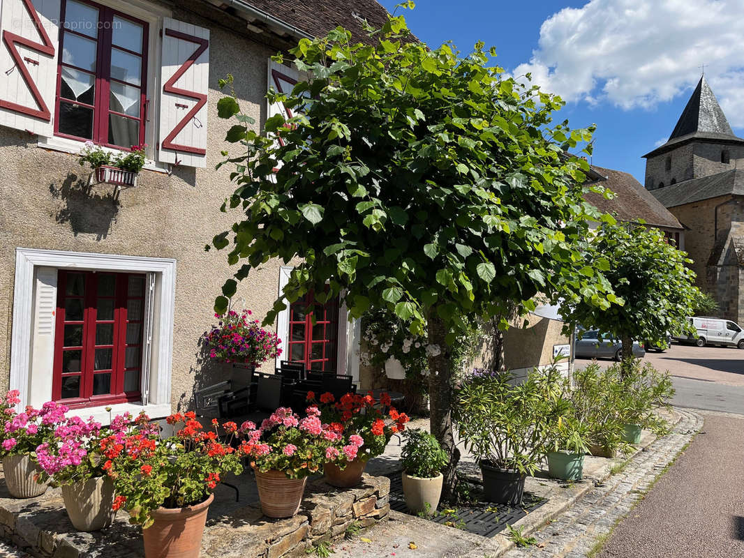 Maison à COUSSAC-BONNEVAL