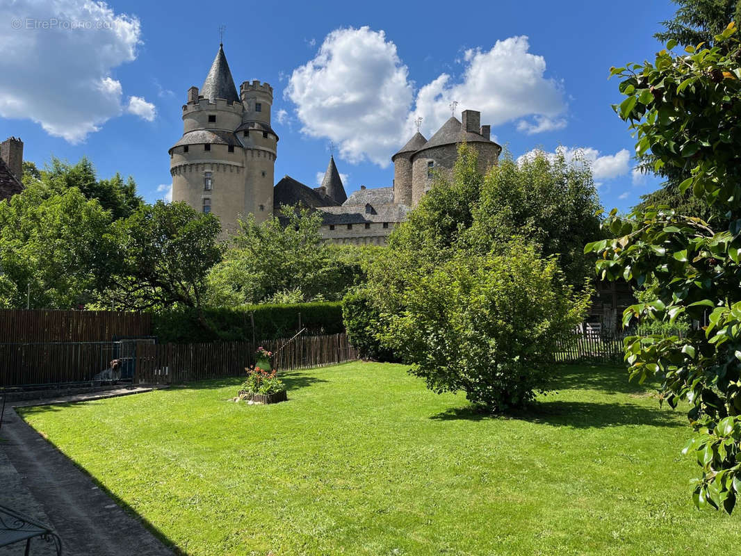 Maison à COUSSAC-BONNEVAL