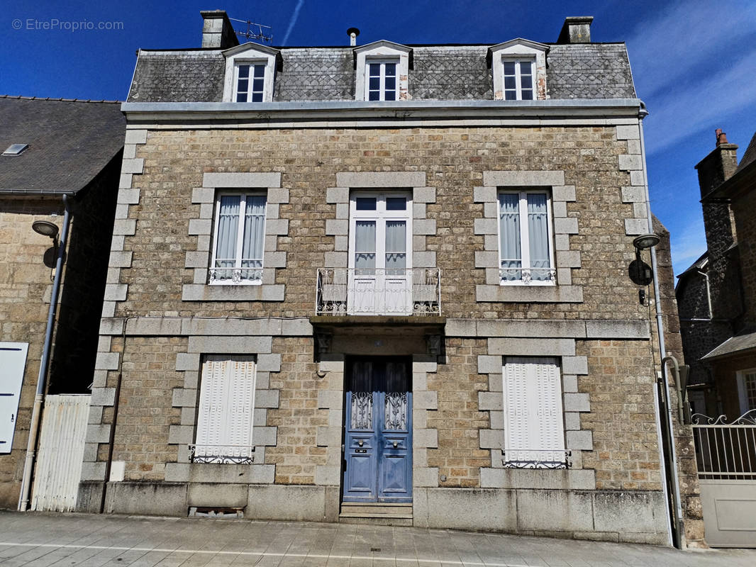 Maison à LOUVIGNE-DU-DESERT