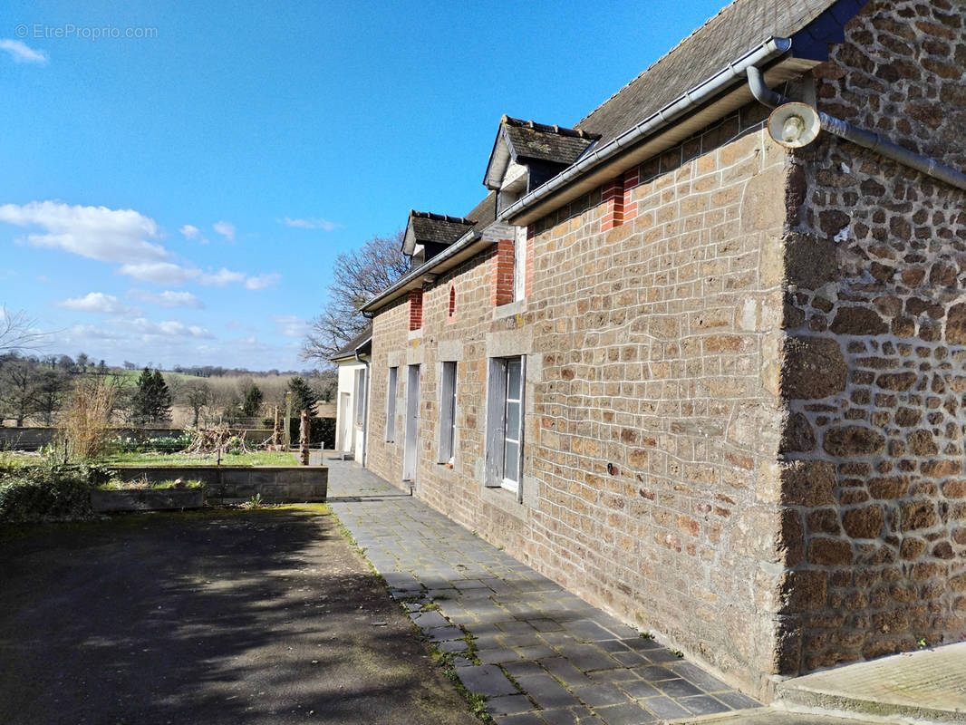 Maison à FLEURIGNE