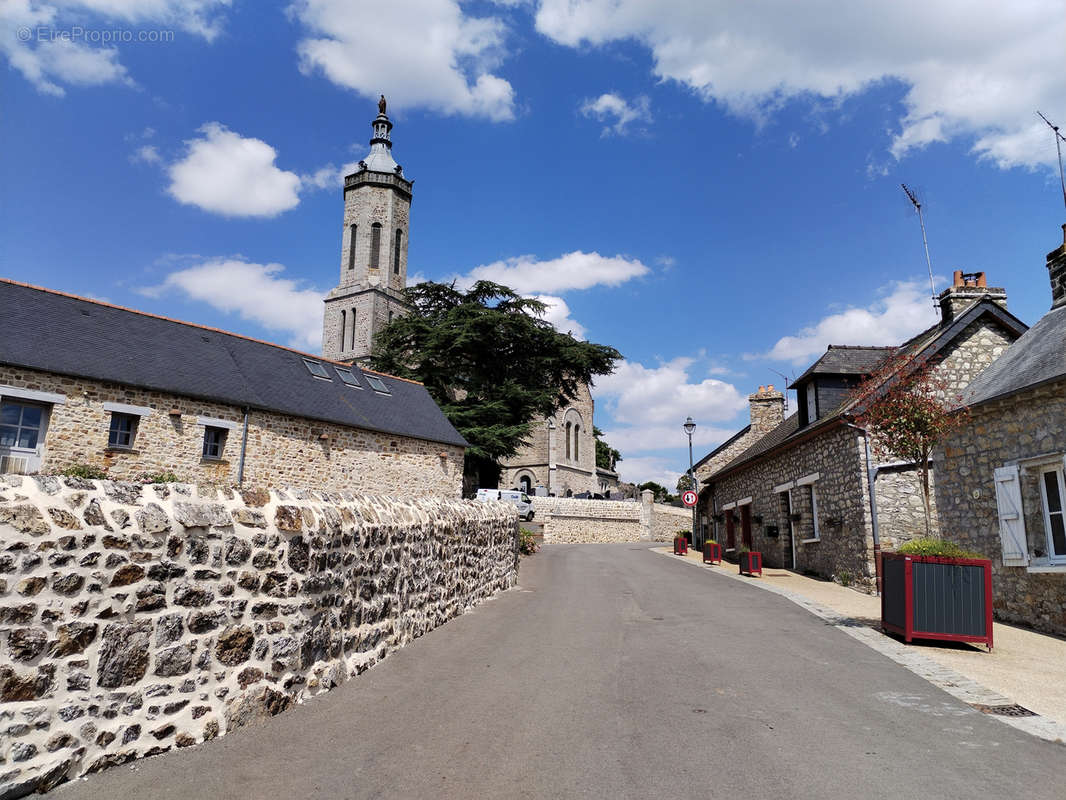 Terrain à MONTAUTOUR