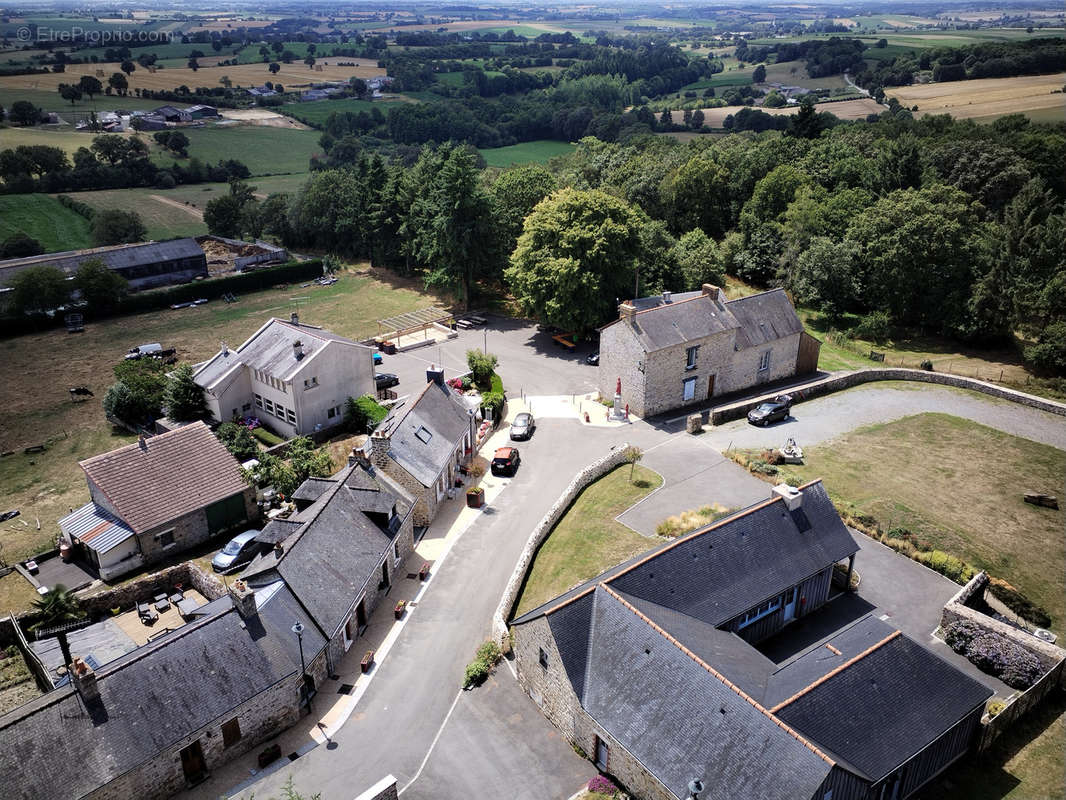 Terrain à MONTAUTOUR