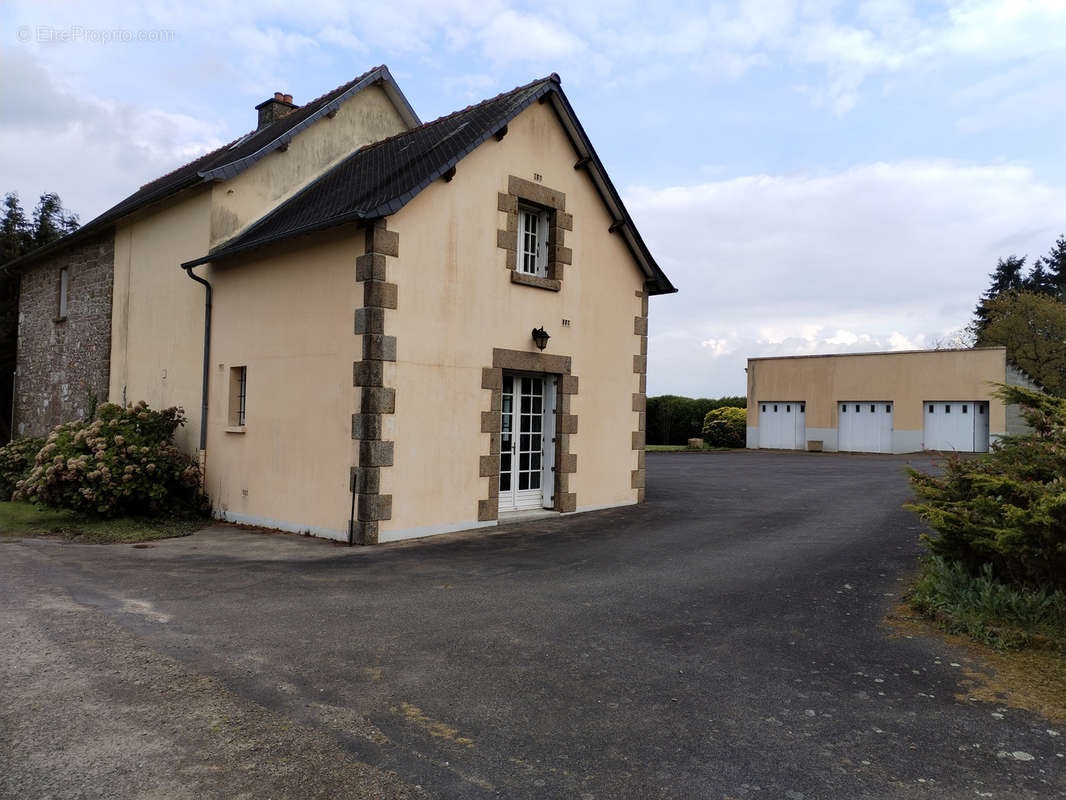 Maison à SAINT-SAUVEUR-DES-LANDES