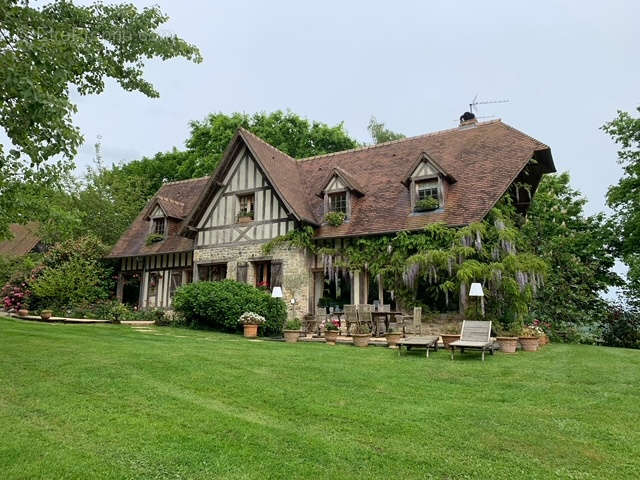 Maison à BONNEVILLE-SUR-TOUQUES