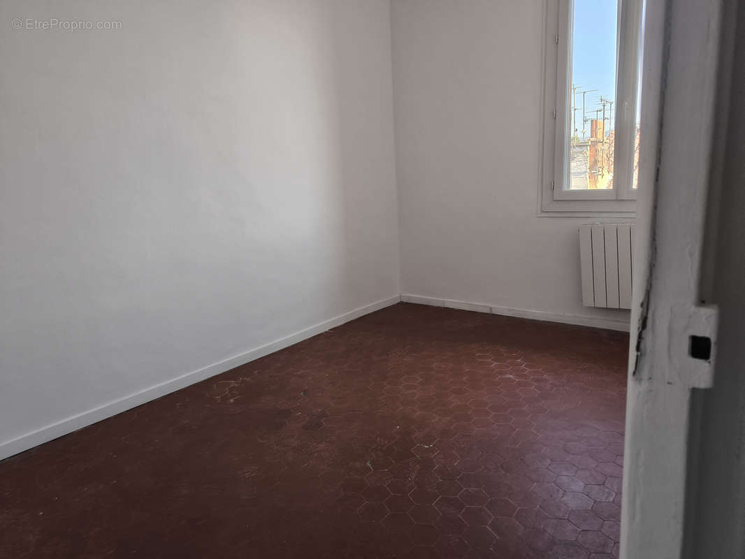 Appartement à MARSEILLE-4E