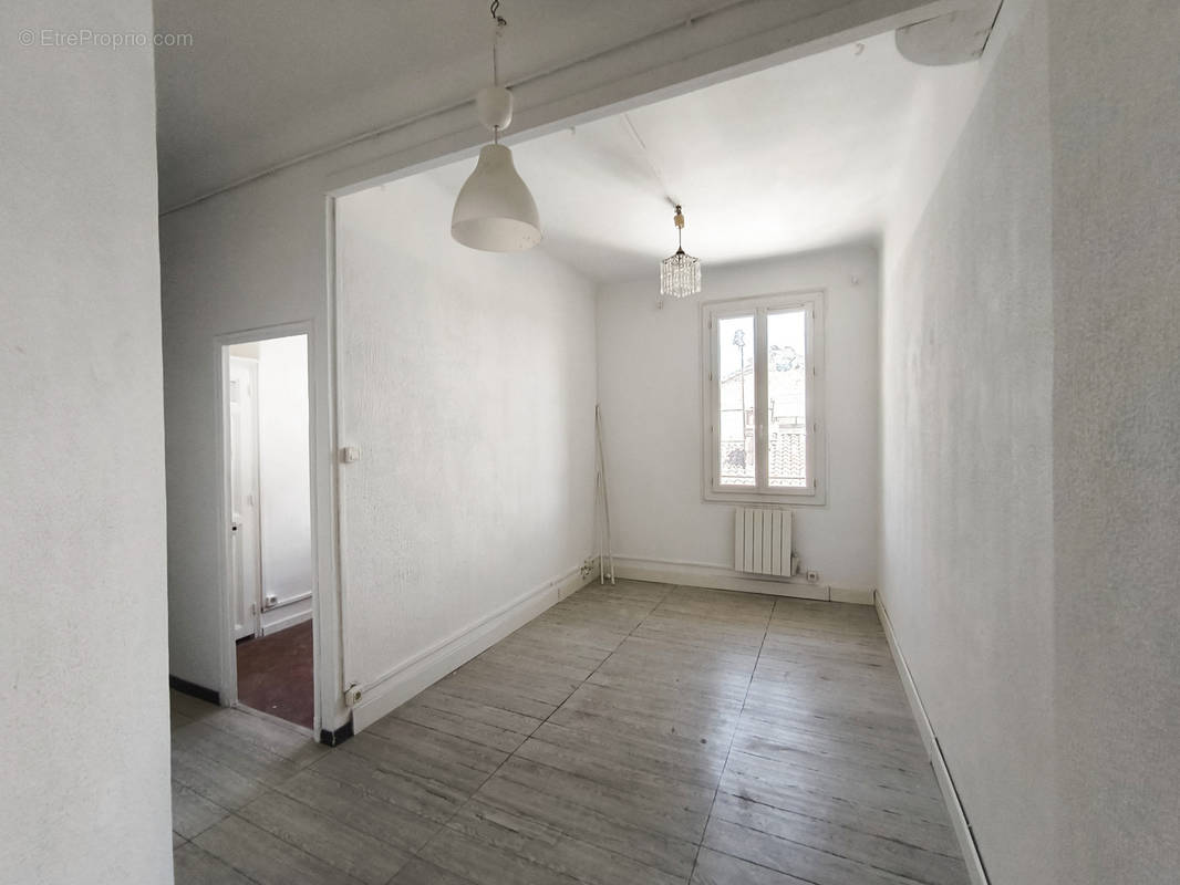 Appartement à MARSEILLE-4E