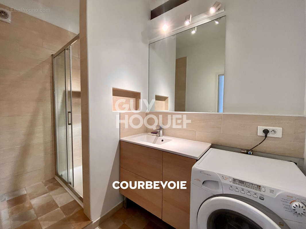 Appartement à COURBEVOIE