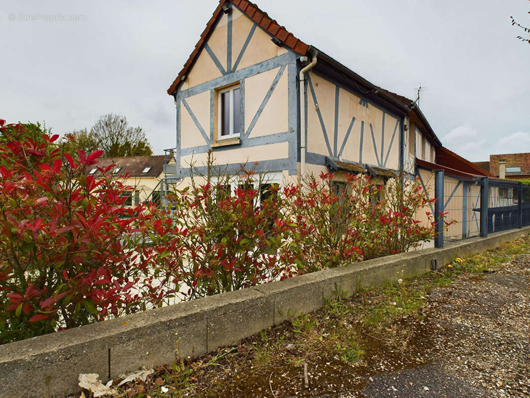 Commerce à HEUDEBOUVILLE