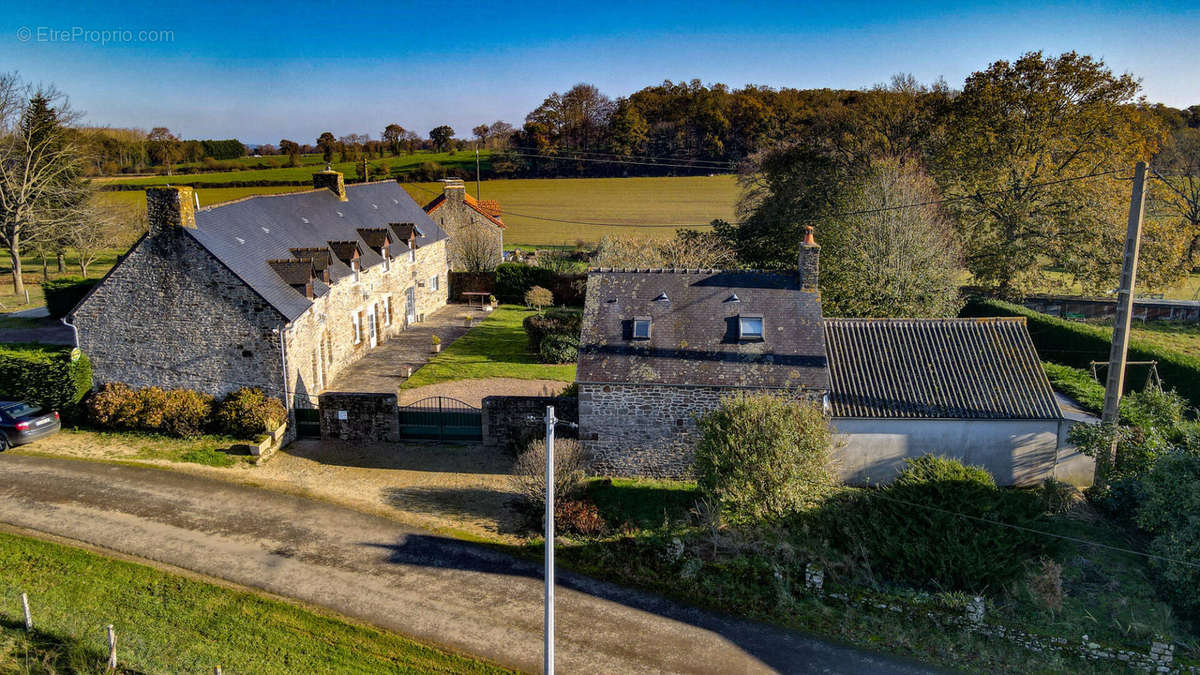 Maison à BAGUER-MORVAN