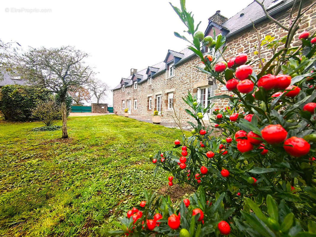 Maison à BAGUER-MORVAN