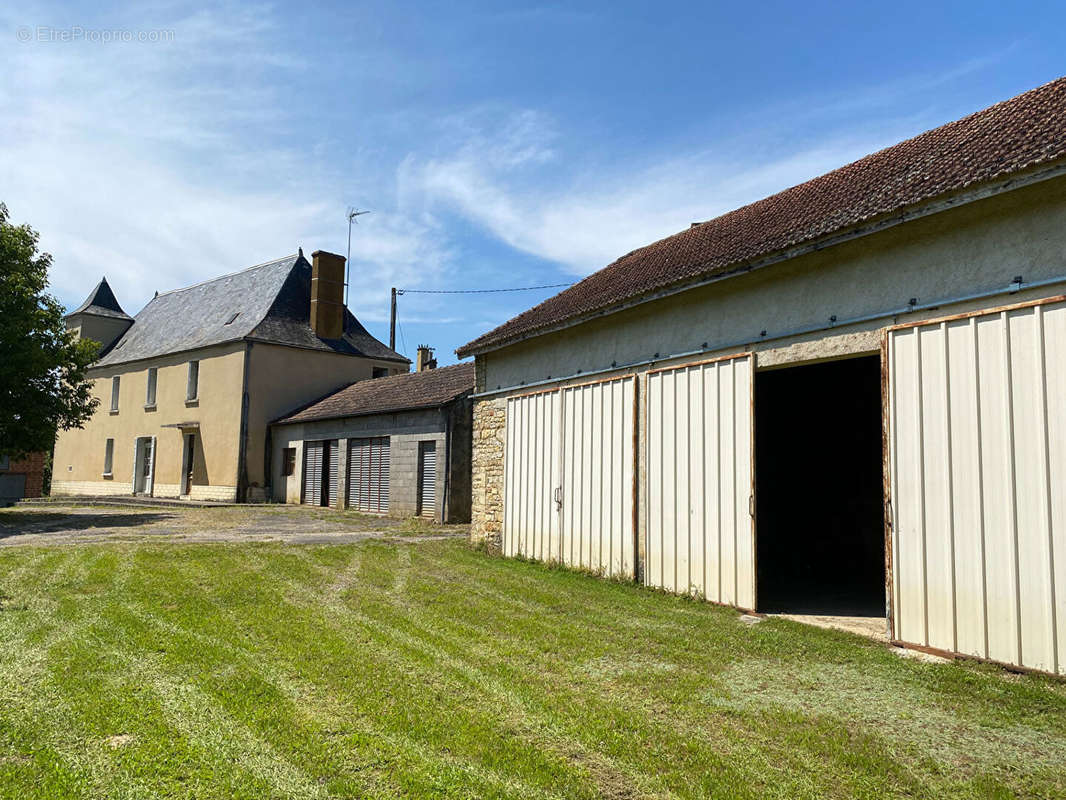 Maison à SAINT-MARTIAL-DE-NABIRAT