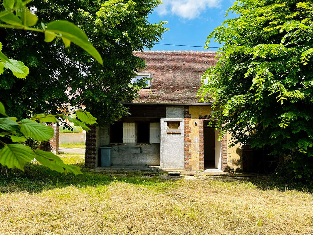 Maison à AILLANT-SUR-THOLON