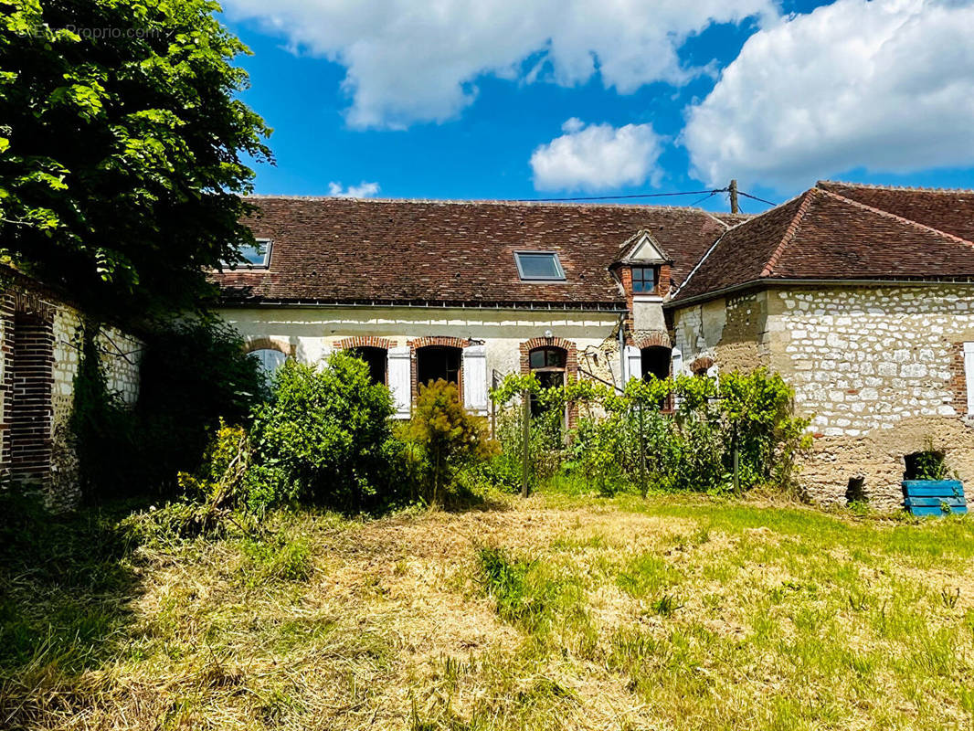 Maison à AILLANT-SUR-THOLON