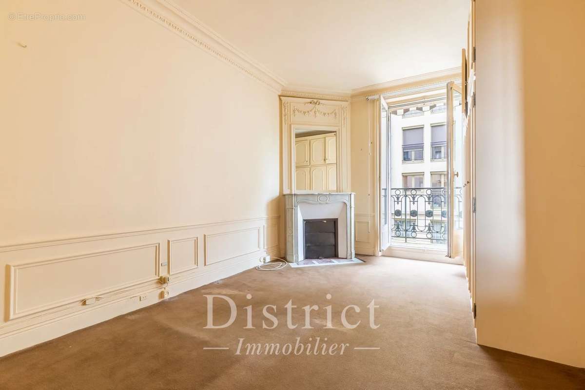 Appartement à PARIS-18E