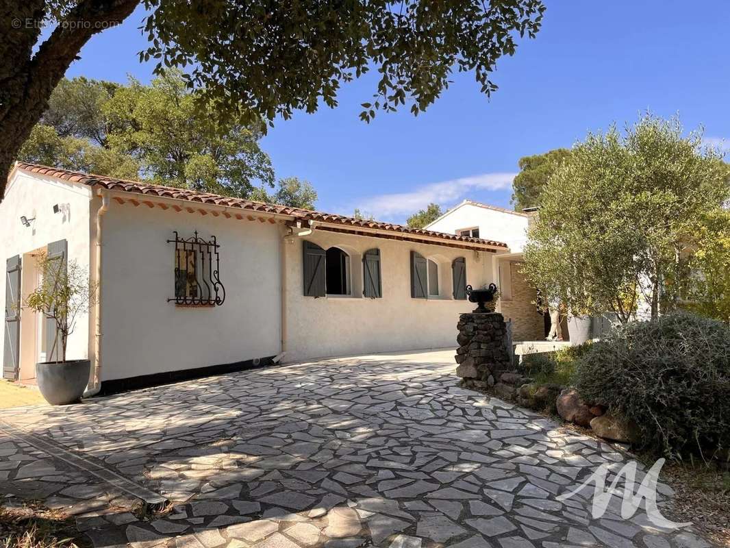 Maison à ROQUEBRUNE-SUR-ARGENS