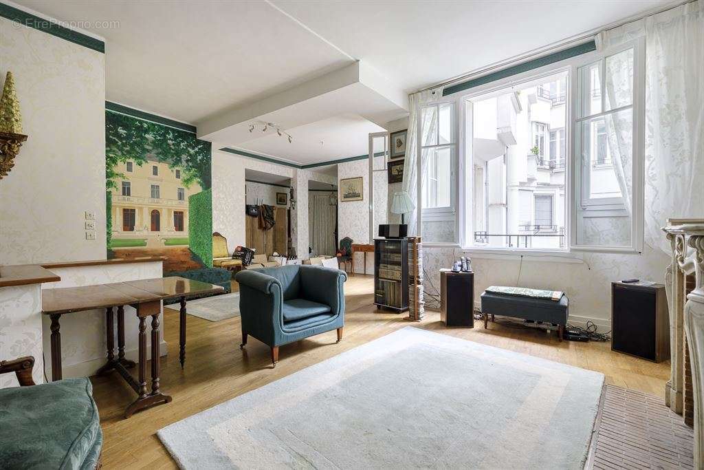 Appartement à PARIS-16E