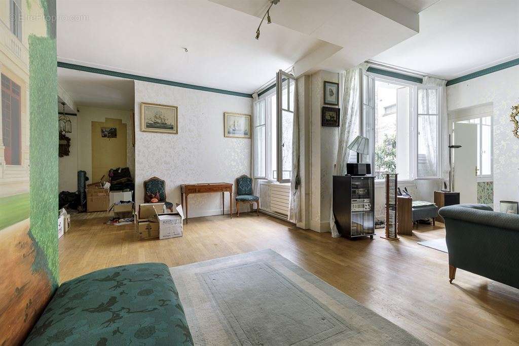 Appartement à PARIS-16E