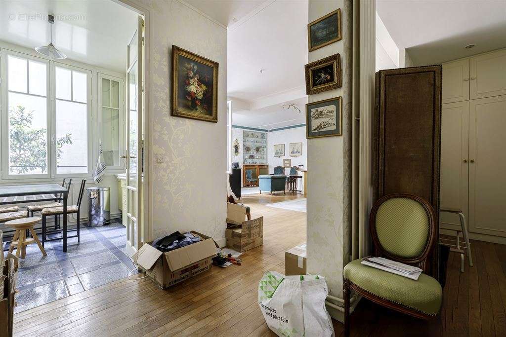 Appartement à PARIS-16E