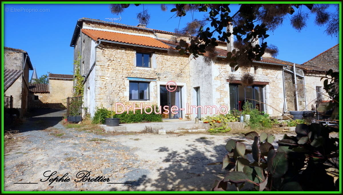 Maison à CURZAY-SUR-VONNE