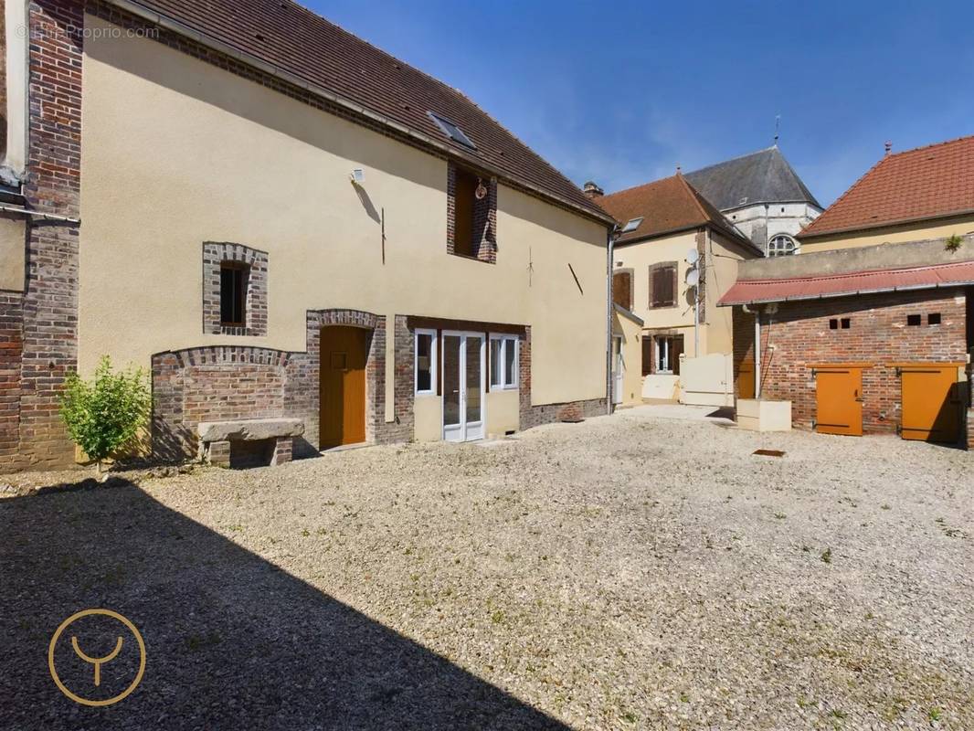 Appartement à AIX-EN-OTHE