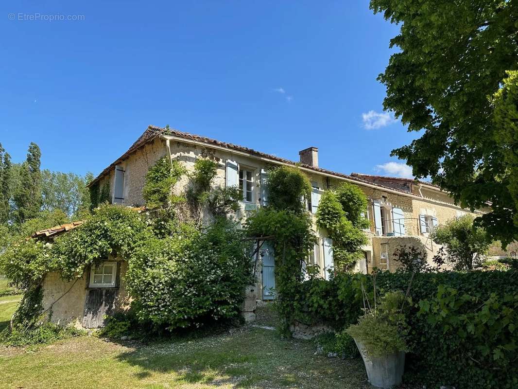 Maison à AUBETERRE-SUR-DRONNE