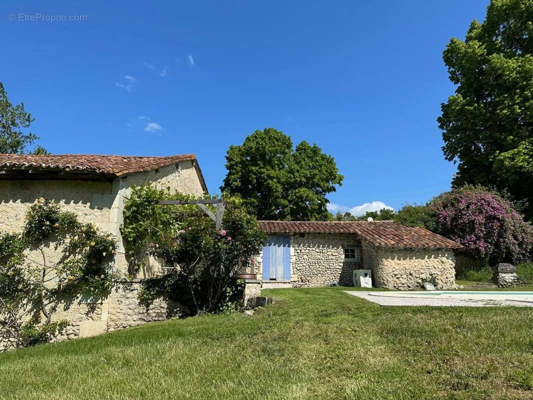 Maison à AUBETERRE-SUR-DRONNE