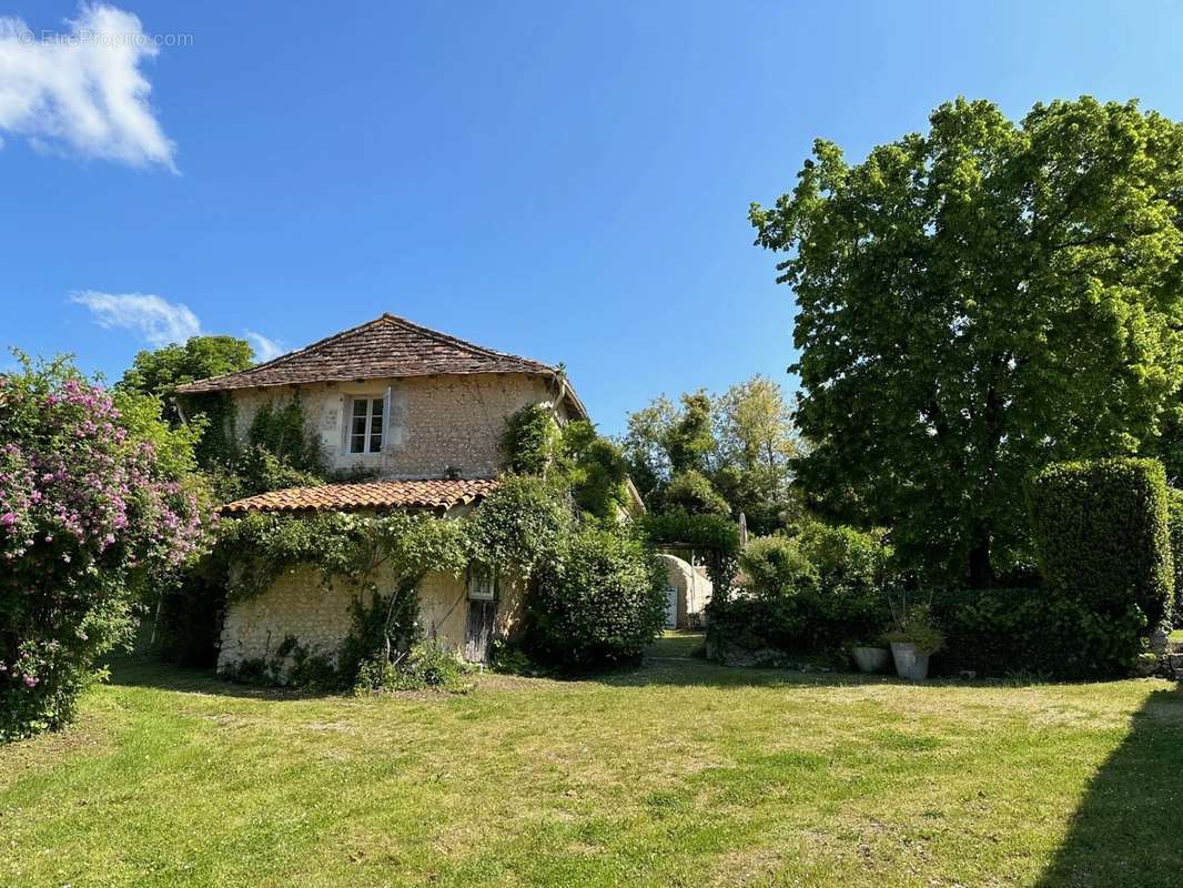 Maison à AUBETERRE-SUR-DRONNE