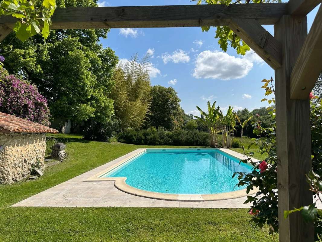 Maison à AUBETERRE-SUR-DRONNE